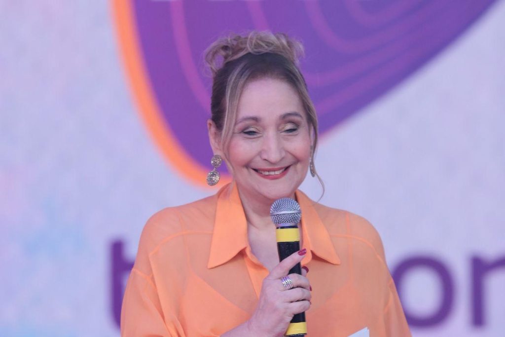 Sonia Abrão chega de surpresa e promete agitar a Casa do Patrão!