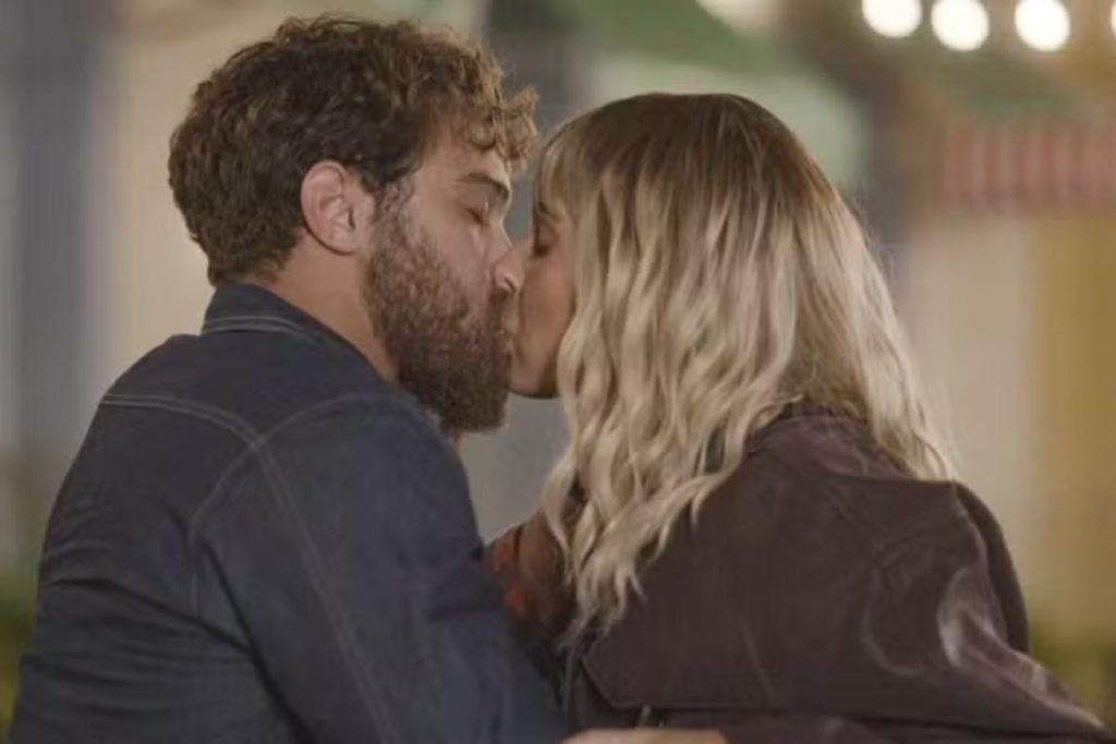 O momento esperado: Ana Castela e Gael se beijam em Coração Acelerado