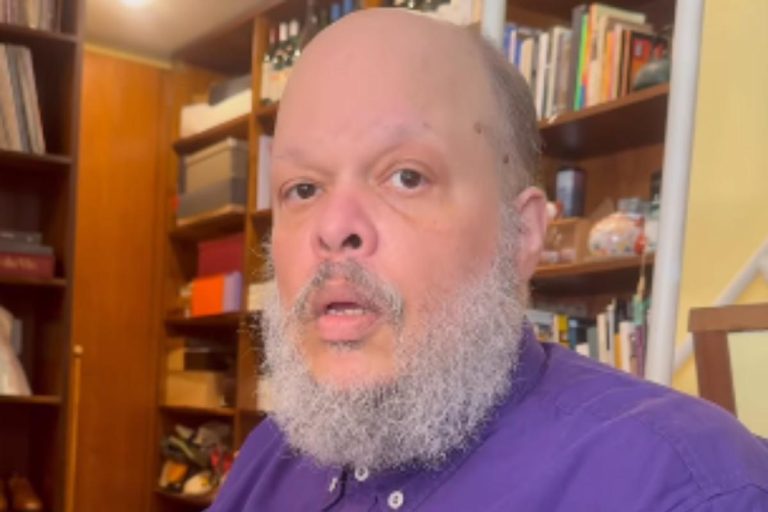 Ed Motta leva na esportiva polêmica do garçom em show carioca
