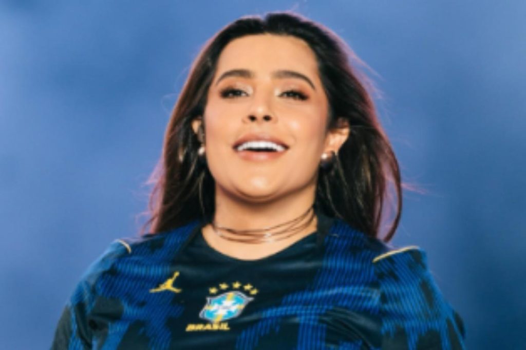 Lauana Prado tranquiliza fãs enquanto aguarda a chegada de Dom