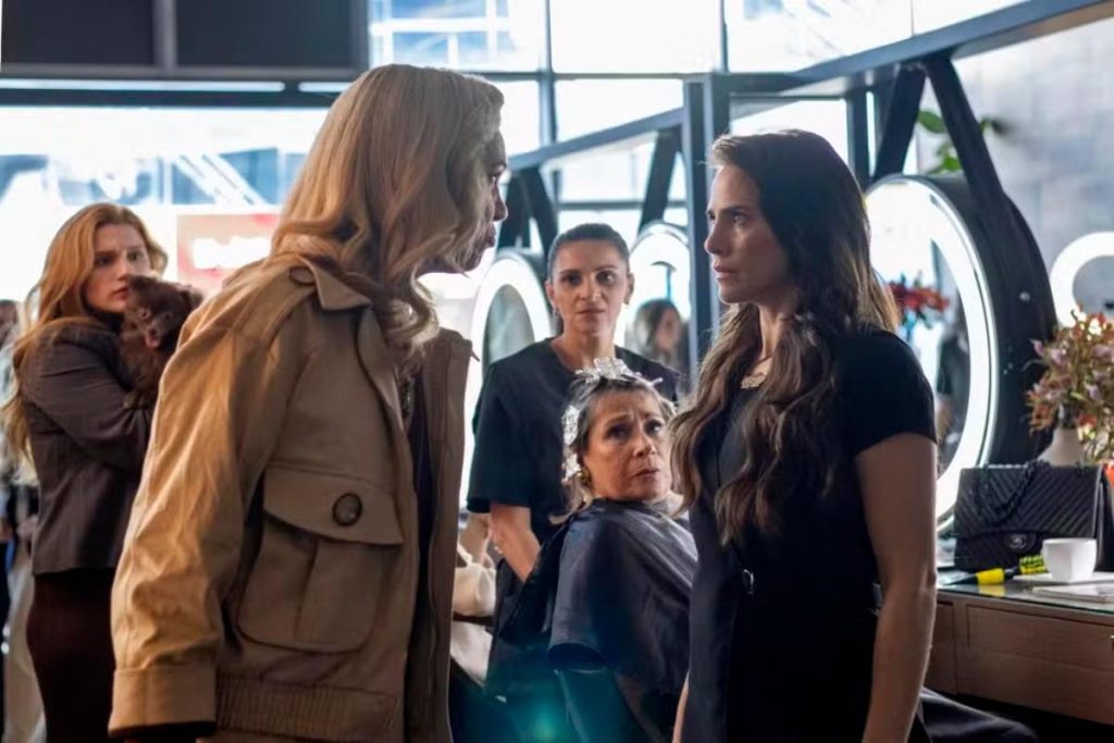 A nova desventura de Adriana em Quem Ama Cuida: humilhação e demissão!
