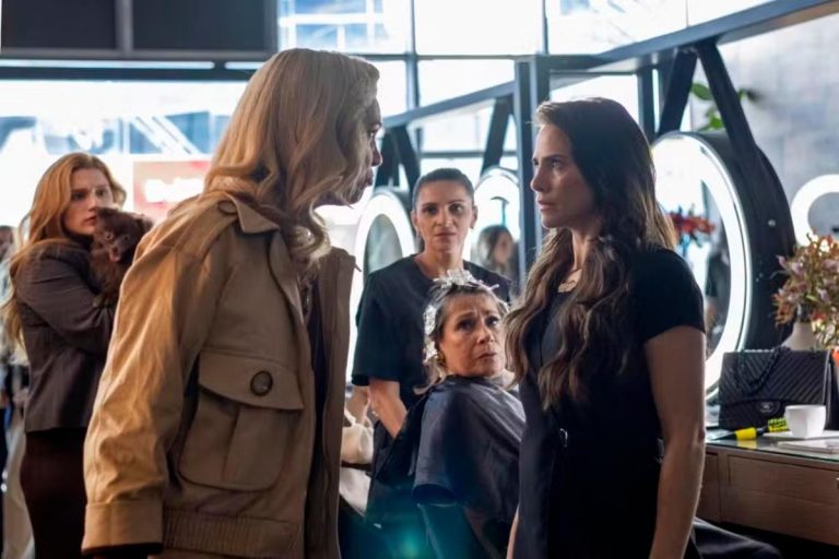 A nova desventura de Adriana em Quem Ama Cuida: humilhação e demissão!