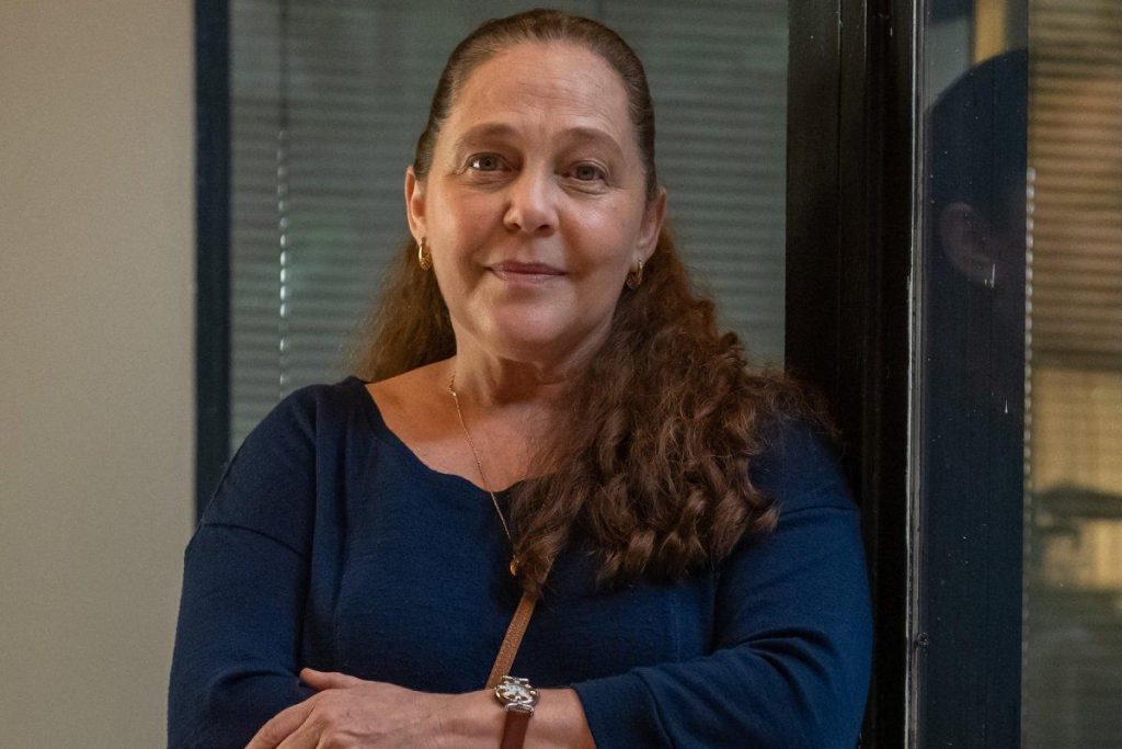 Surpresa no amor: mãe de Adriana tem novos encontros em ‘Quem Ama Cuida’