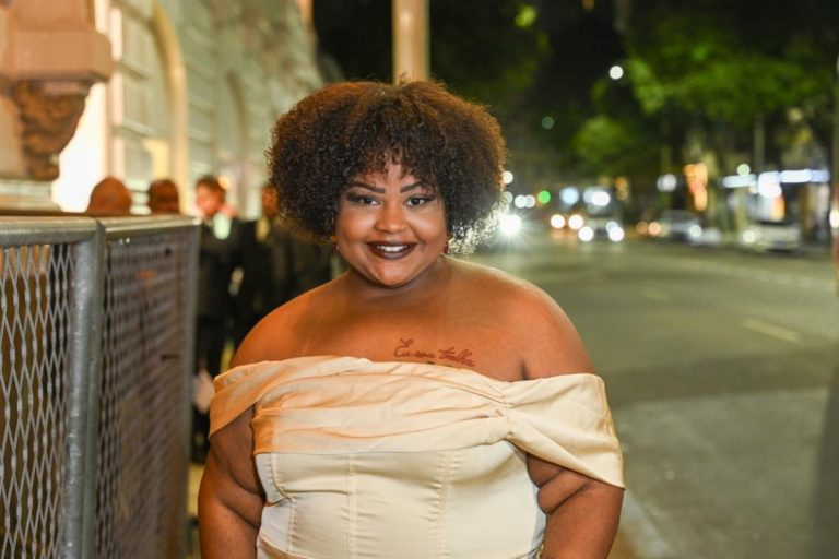 Emocionada, MC Carol celebra sua estreia em novelas ao lado de Tony Ramos