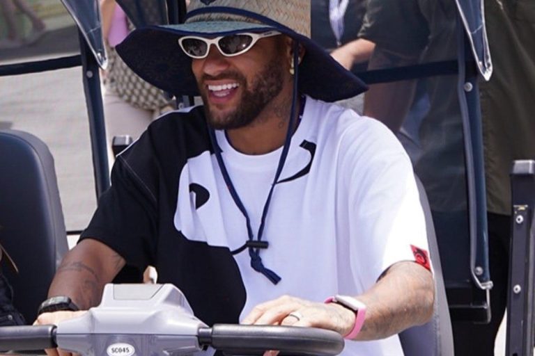 Neymar é alvo de críticas por não andar com os filhos na Disney