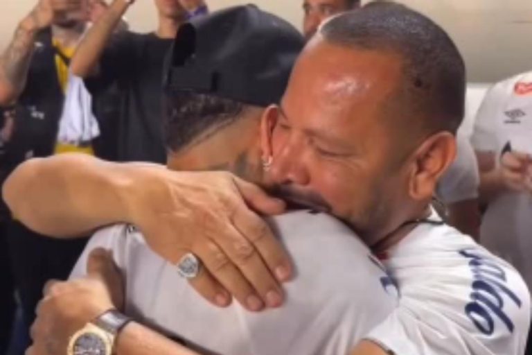 Emocionante ritual de fé de Neymar Pai com o filho antes do jogo
