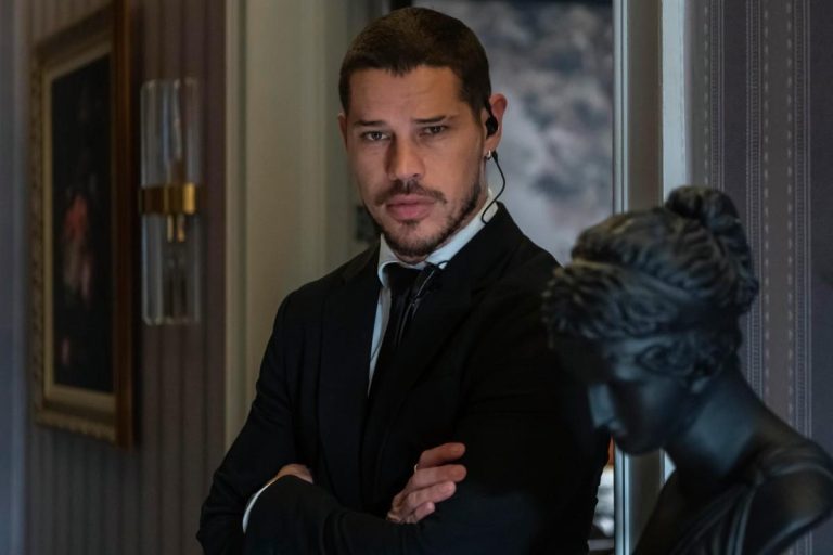 Iuri faz jogada inesperada e se une a Adriana em Quem Ama Cuida