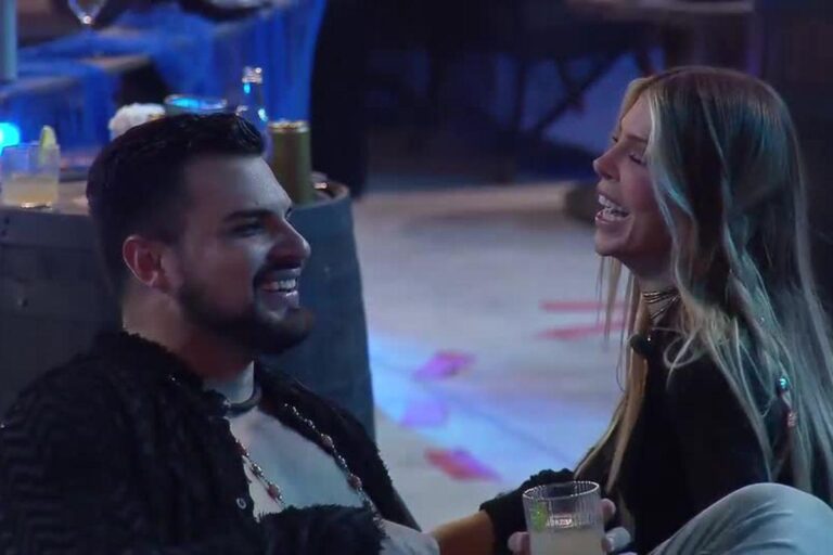 O beijo de Ana Bruna e Renê que agitou A Fazenda 18