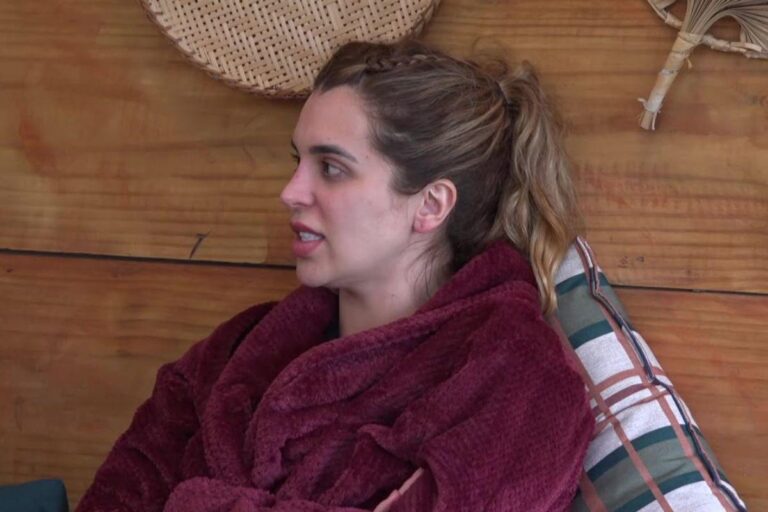 Mônica e Fran não poupam críticas a Tina por falta de higiene na Fazenda