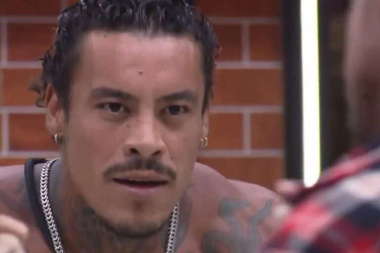 Murilo se revolta e promete não cozinhar mais para os peões na Fazenda 18